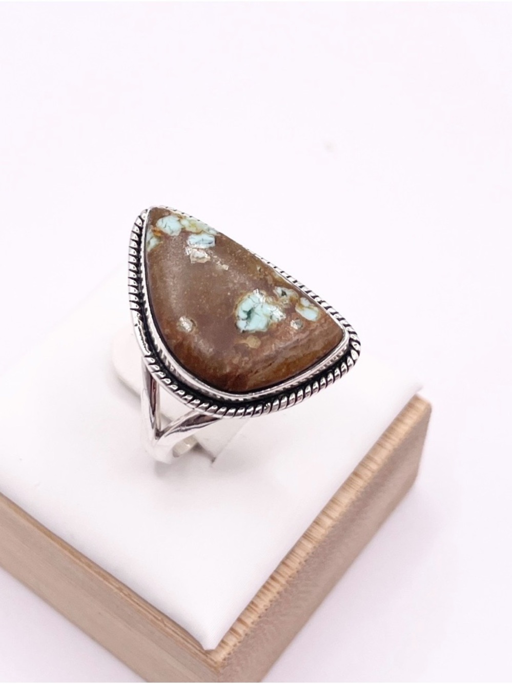 Size 8 Sterling Silver Turquoise Ring - Picture 3 of 8